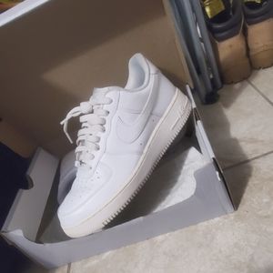 Nike Airforce 1 '07 low tops men's size 9.5